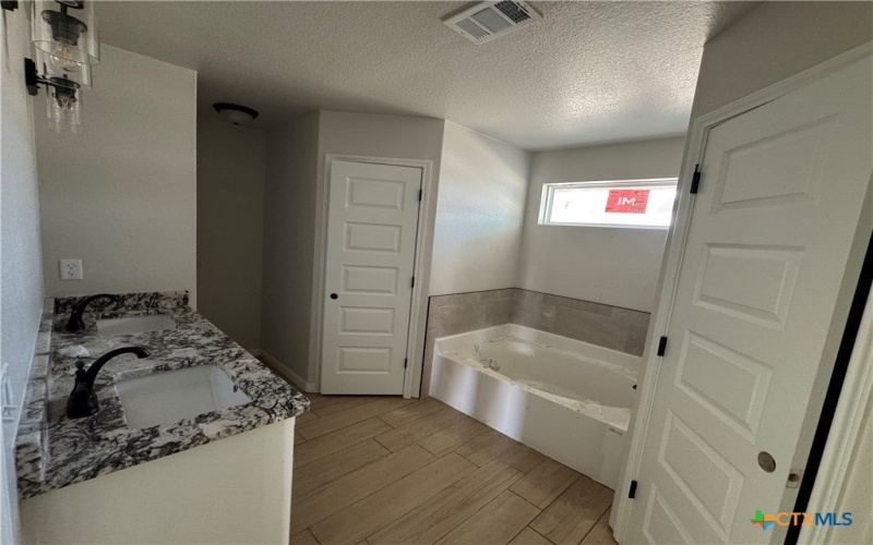 2516 Cowgirl Trail, Belton, TX 76513, 4 Habitaciones Habitaciones , ,2 BañosBaños,Residential,En Venta,2516 Cowgirl Trail,586156