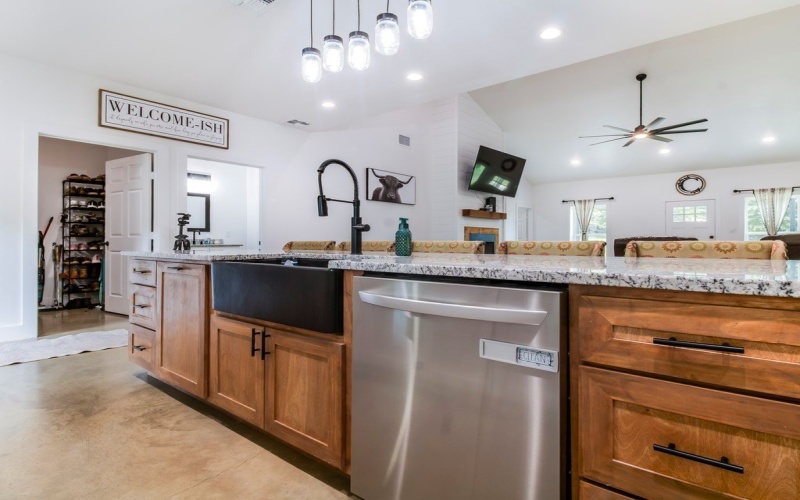 746 An County Rd 2150, PALESTINE, TX 75801, 3 Bedrooms Bedrooms, ,2 BathroomsBathrooms,Residential,For Sale,746 An County Rd 2150,101338