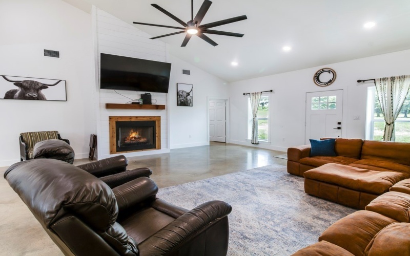 746 An County Rd 2150, PALESTINE, TX 75801, 3 Bedrooms Bedrooms, ,2 BathroomsBathrooms,Residential,For Sale,746 An County Rd 2150,101338