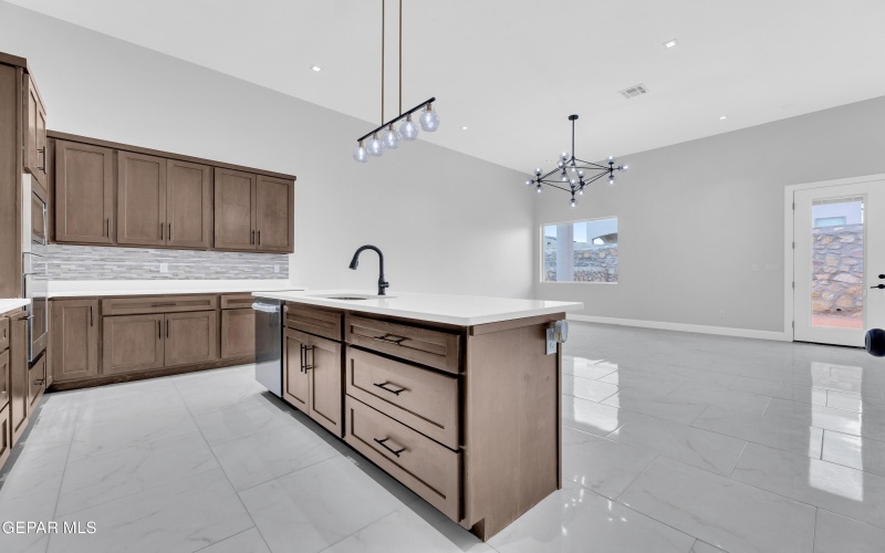 706849 7549 ENCHANTED PARK DR, El Paso, TX 79911, 3 Habitaciones Habitaciones , ,3 BañosBaños,Residential,En Venta,706849 7549 ENCHANTED PARK DR,926204