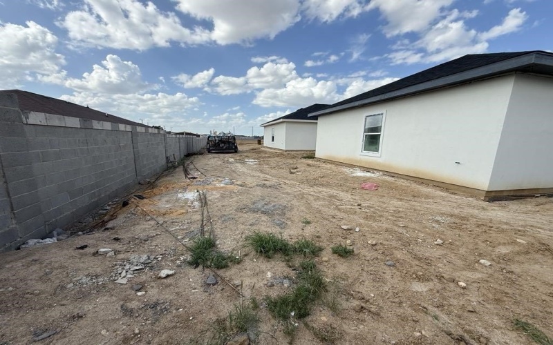 2806 Adamsville, LAREDO, TX 78046, 3 Bedrooms Bedrooms, ,2 BathroomsBathrooms,Residential,For Sale,2806 Adamsville,20252997
