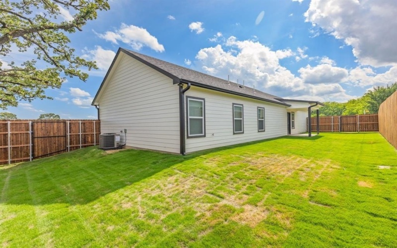 828 Bell Street, Sulphur Springs, TX 75482, 3 Bedrooms Bedrooms, ,2 BathroomsBathrooms,Residential,For Sale,828 Bell Street,20988146