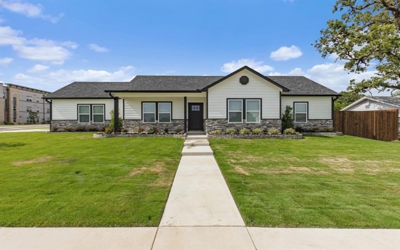 828 Bell Street, Sulphur Springs, TX 75482, 3 Bedrooms Bedrooms, ,2 BathroomsBathrooms,Residential,For Sale,828 Bell Street,20988146