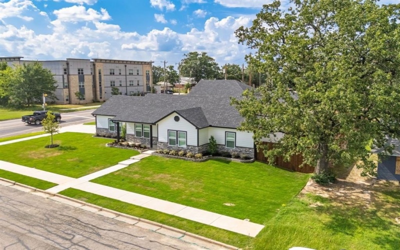 828 Bell Street, Sulphur Springs, TX 75482, 3 Bedrooms Bedrooms, ,2 BathroomsBathrooms,Residential,For Sale,828 Bell Street,20988146