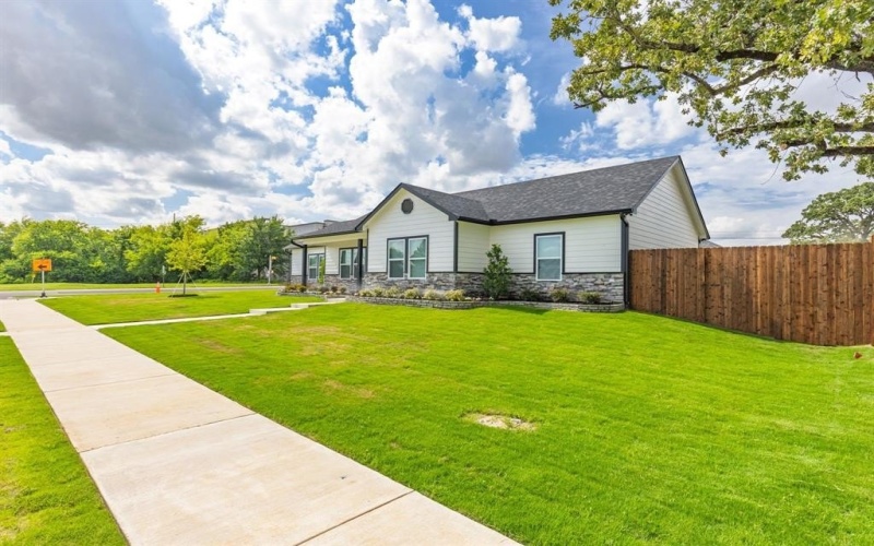 828 Bell Street, Sulphur Springs, TX 75482, 3 Bedrooms Bedrooms, ,2 BathroomsBathrooms,Residential,For Sale,828 Bell Street,20988146