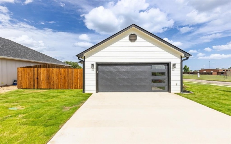 828 Bell Street, Sulphur Springs, TX 75482, 3 Bedrooms Bedrooms, ,2 BathroomsBathrooms,Residential,For Sale,828 Bell Street,20988146