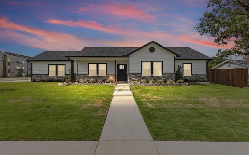 828 Bell Street, Sulphur Springs, TX 75482, 3 Bedrooms Bedrooms, ,2 BathroomsBathrooms,Residential,For Sale,828 Bell Street,20988146