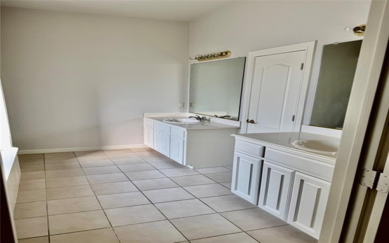 3200 Magnolia Court, Grapevine, TX 76051, 4 Bedrooms Bedrooms, ,3 BathroomsBathrooms,Residential,For Sale,3200 Magnolia Court,20991719