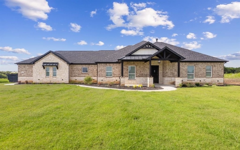 8405 Bronco Drive, Godley, TX 76044, 3 Bedrooms Bedrooms, ,2 BathroomsBathrooms,Residential,For Sale,8405 Bronco Drive,20992545