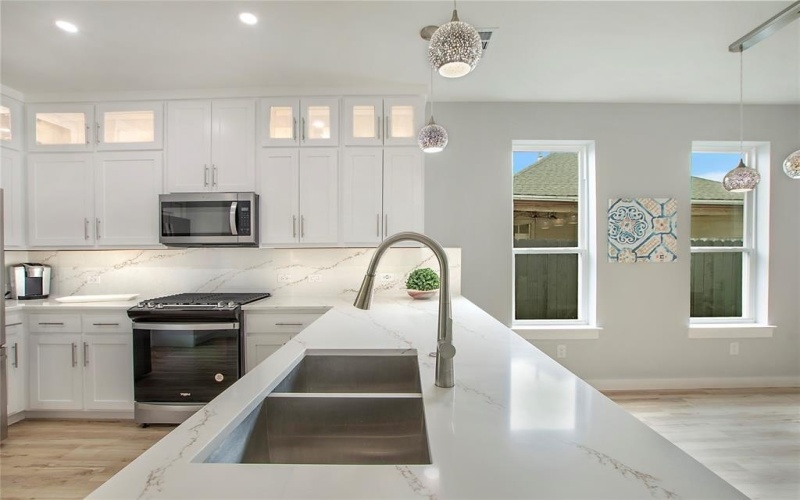 114 W Ohio Avenue, Dallas, TX 75224, 5 Habitaciones Habitaciones , ,3 BañosBaños,Residential,En Venta,114 W Ohio Avenue,20993774