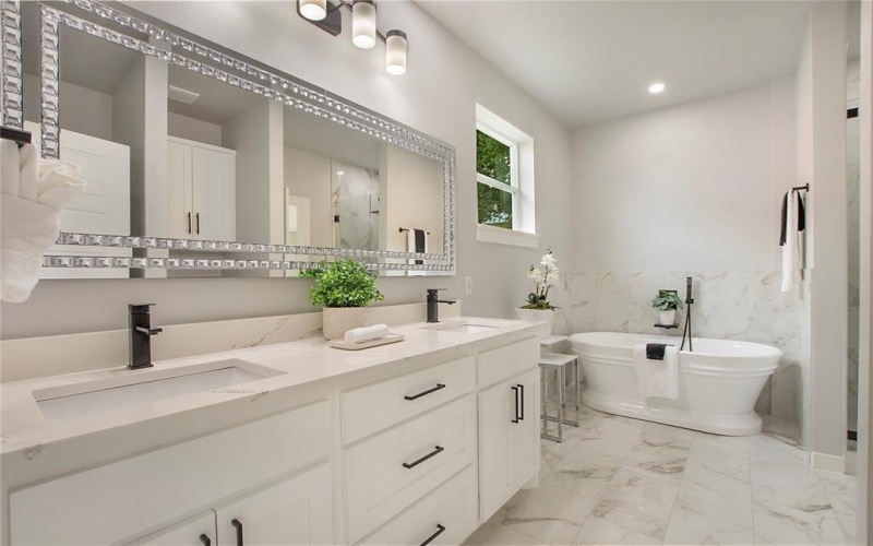 114 W Ohio Avenue, Dallas, TX 75224, 5 Habitaciones Habitaciones , ,3 BañosBaños,Residential,En Venta,114 W Ohio Avenue,20993774
