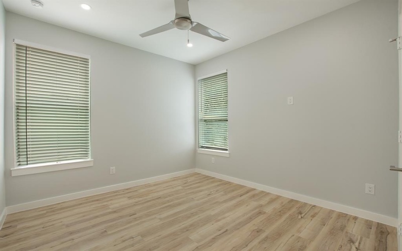 114 W Ohio Avenue, Dallas, TX 75224, 5 Habitaciones Habitaciones , ,3 BañosBaños,Residential,En Venta,114 W Ohio Avenue,20993774