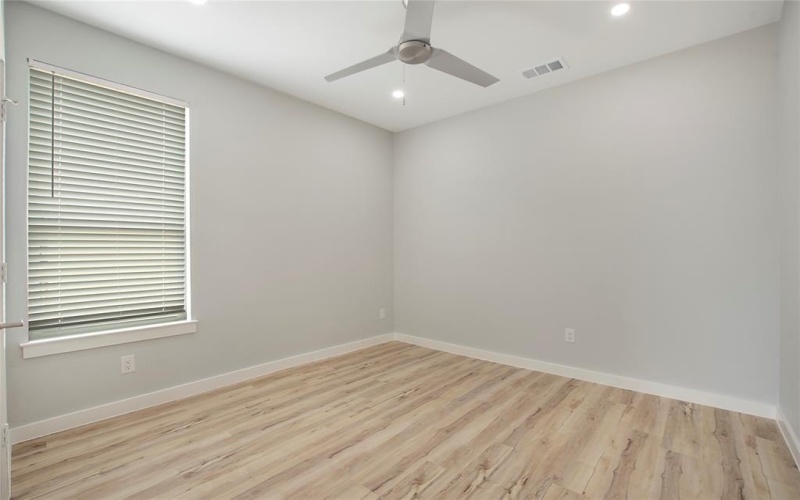 114 W Ohio Avenue, Dallas, TX 75224, 5 Habitaciones Habitaciones , ,3 BañosBaños,Residential,En Venta,114 W Ohio Avenue,20993774