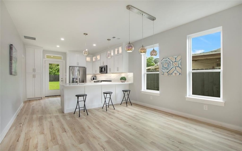 114 W Ohio Avenue, Dallas, TX 75224, 5 Habitaciones Habitaciones , ,3 BañosBaños,Residential,En Venta,114 W Ohio Avenue,20993774