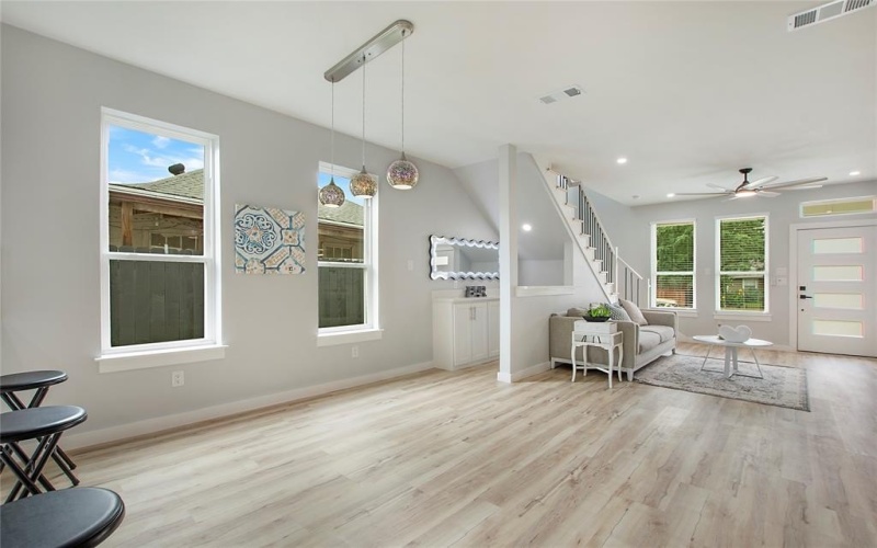 114 W Ohio Avenue, Dallas, TX 75224, 5 Habitaciones Habitaciones , ,3 BañosBaños,Residential,En Venta,114 W Ohio Avenue,20993774