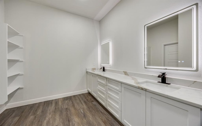 4651 Grand View Drive, Athens, TX 75752, 4 Bedrooms Bedrooms, ,3 BathroomsBathrooms,Residential,For Sale,4651 Grand View Drive,20995299