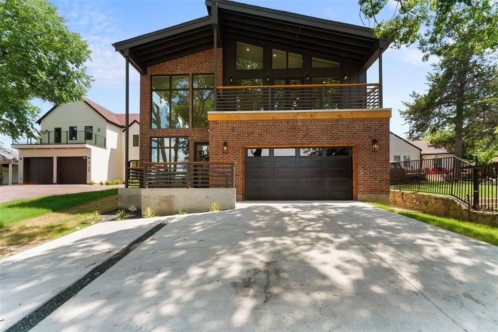 3110 W Jefferson Boulevard, Dallas, TX 75211, 4 Bedrooms Bedrooms, ,3 BathroomsBathrooms,Residential,For Sale,3110 W Jefferson Boulevard,20995870