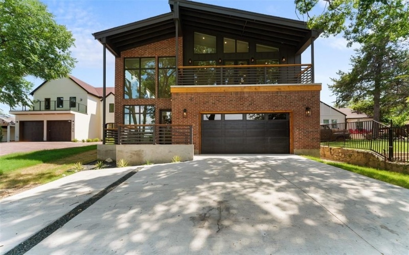 3110 W Jefferson Boulevard, Dallas, TX 75211, 4 Bedrooms Bedrooms, ,3 BathroomsBathrooms,Residential,For Sale,3110 W Jefferson Boulevard,20995870
