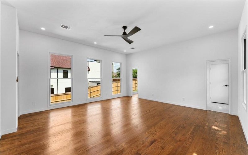 3110 W Jefferson Boulevard, Dallas, TX 75211, 4 Bedrooms Bedrooms, ,3 BathroomsBathrooms,Residential,For Sale,3110 W Jefferson Boulevard,20995870