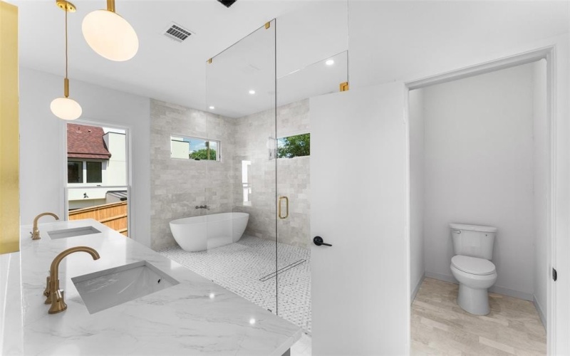 3110 W Jefferson Boulevard, Dallas, TX 75211, 4 Bedrooms Bedrooms, ,3 BathroomsBathrooms,Residential,For Sale,3110 W Jefferson Boulevard,20995870