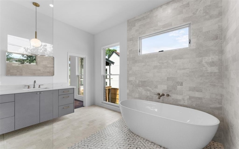 3110 W Jefferson Boulevard, Dallas, TX 75211, 4 Bedrooms Bedrooms, ,3 BathroomsBathrooms,Residential,For Sale,3110 W Jefferson Boulevard,20995870