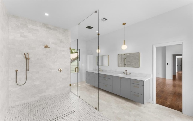 3110 W Jefferson Boulevard, Dallas, TX 75211, 4 Bedrooms Bedrooms, ,3 BathroomsBathrooms,Residential,For Sale,3110 W Jefferson Boulevard,20995870