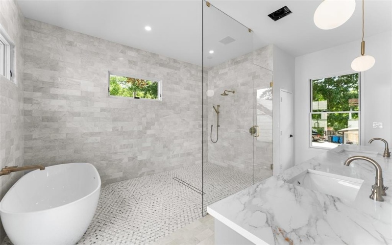 3110 W Jefferson Boulevard, Dallas, TX 75211, 4 Bedrooms Bedrooms, ,3 BathroomsBathrooms,Residential,For Sale,3110 W Jefferson Boulevard,20995870