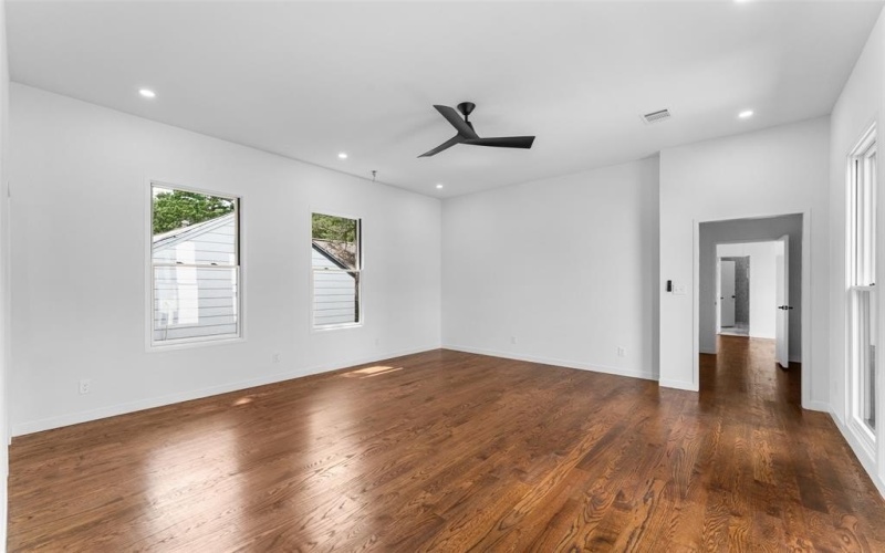 3110 W Jefferson Boulevard, Dallas, TX 75211, 4 Bedrooms Bedrooms, ,3 BathroomsBathrooms,Residential,For Sale,3110 W Jefferson Boulevard,20995870