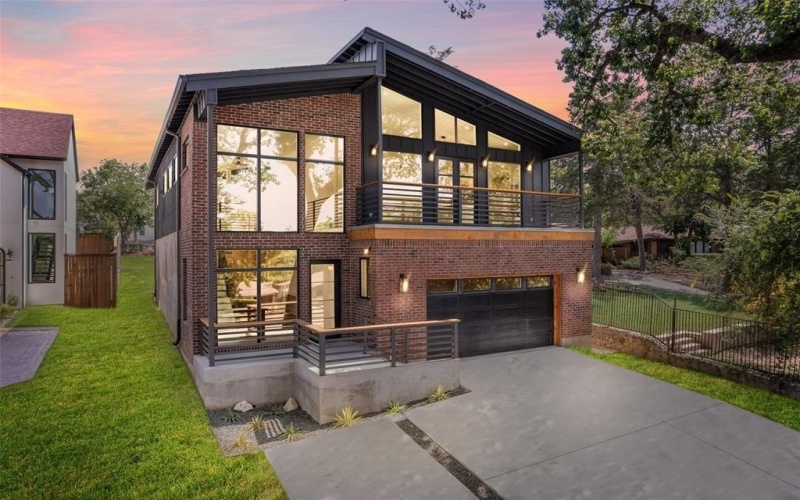 3110 W Jefferson Boulevard, Dallas, TX 75211, 4 Bedrooms Bedrooms, ,3 BathroomsBathrooms,Residential,For Sale,3110 W Jefferson Boulevard,20995870