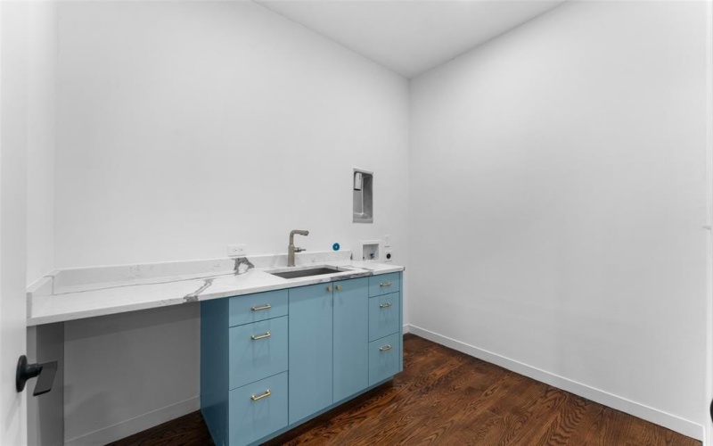 3110 W Jefferson Boulevard, Dallas, TX 75211, 4 Bedrooms Bedrooms, ,3 BathroomsBathrooms,Residential,For Sale,3110 W Jefferson Boulevard,20995870
