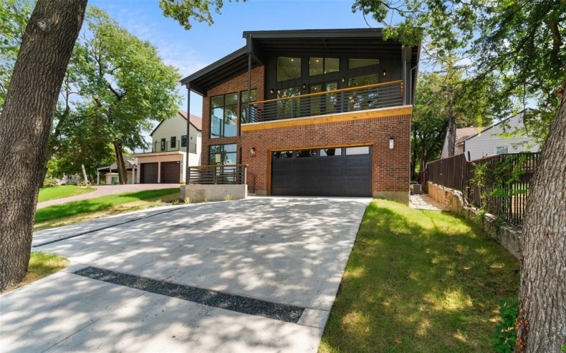 3110 W Jefferson Boulevard, Dallas, TX 75211, 4 Bedrooms Bedrooms, ,3 BathroomsBathrooms,Residential,For Sale,3110 W Jefferson Boulevard,20995870