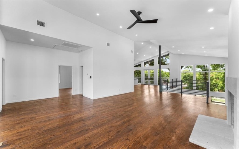 3110 W Jefferson Boulevard, Dallas, TX 75211, 4 Bedrooms Bedrooms, ,3 BathroomsBathrooms,Residential,For Sale,3110 W Jefferson Boulevard,20995870