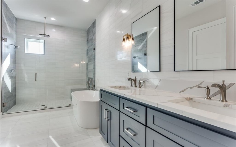 250 E Dallas Road #113, Grapevine, TX 76051, 3 Bedrooms Bedrooms, ,3 BathroomsBathrooms,Residential,For Sale,250 E Dallas Road,20996189