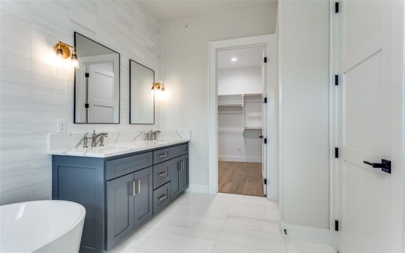 250 E Dallas Road #113, Grapevine, TX 76051, 3 Bedrooms Bedrooms, ,3 BathroomsBathrooms,Residential,For Sale,250 E Dallas Road,20996189