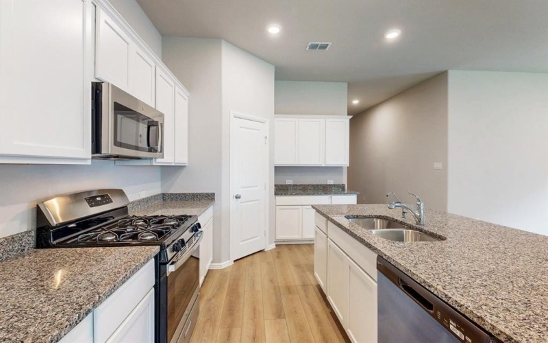 3305 Fortress Way, Denton, TX 76208, 4 Bedrooms Bedrooms, ,2 BathroomsBathrooms,Residential,For Sale,3305 Fortress Way,0,20996213