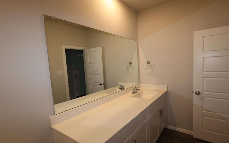 1716 Opaca Drive, Fort Worth, TX 76131, 4 Habitaciones Habitaciones , ,3 BañosBaños,Residential,En Venta,1716 Opaca Drive,20996368