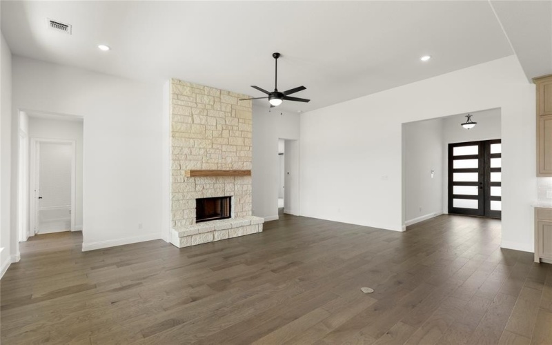 335 Waterview Drive, Gunter, TX 75058, 4 Bedrooms Bedrooms, ,3 BathroomsBathrooms,Residential,For Sale,335 Waterview Drive,0,20996902