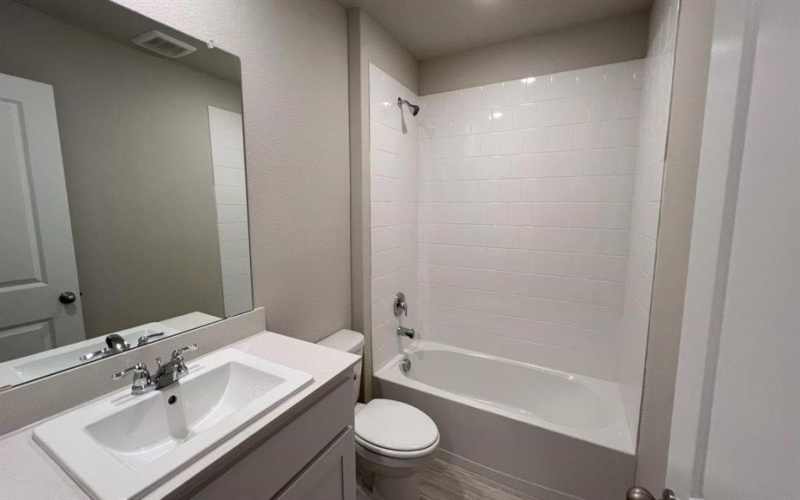 8213 BELTMILL Parkway, Fort Worth, TX 76131, 4 Habitaciones Habitaciones , ,3 BañosBaños,Residential,En Venta,8213 BELTMILL Parkway,20996924