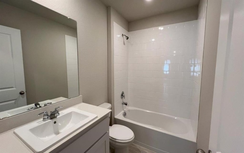 8213 BELTMILL Parkway, Fort Worth, TX 76131, 4 Habitaciones Habitaciones , ,3 BañosBaños,Residential,En Venta,8213 BELTMILL Parkway,20996924