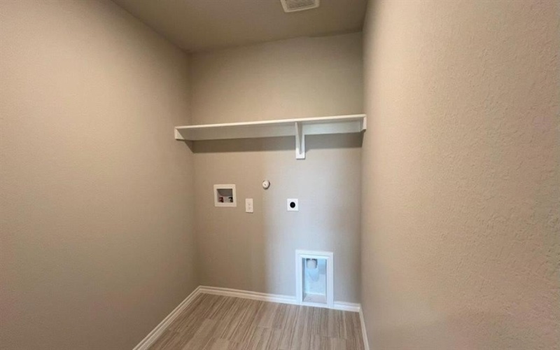 8213 BELTMILL Parkway, Fort Worth, TX 76131, 4 Habitaciones Habitaciones , ,3 BañosBaños,Residential,En Venta,8213 BELTMILL Parkway,20996924