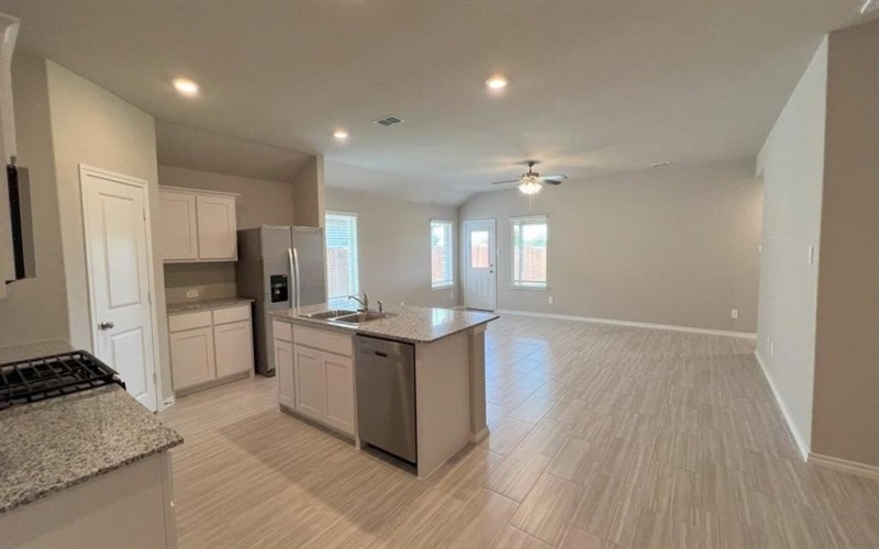 8213 BELTMILL Parkway, Fort Worth, TX 76131, 4 Habitaciones Habitaciones , ,3 BañosBaños,Residential,En Venta,8213 BELTMILL Parkway,20996924