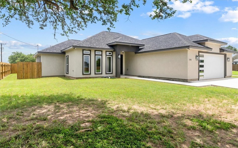 106 N Kathleen Street, Beeville, TX 78102, 3 Habitaciones Habitaciones , ,2 BañosBaños,Residential,En Venta,106 N Kathleen Street,461894