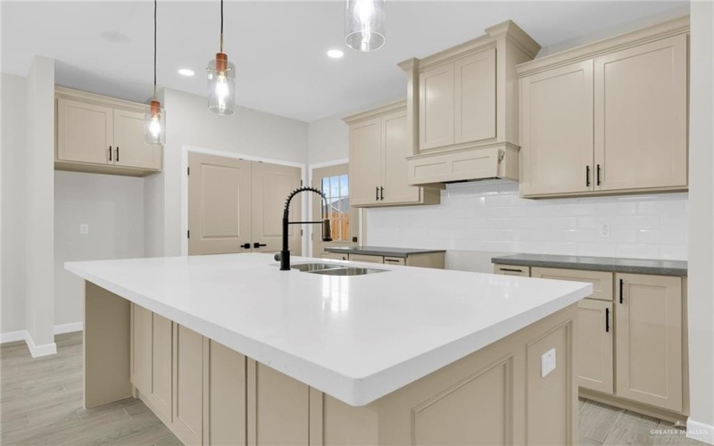 2709 E Comal Road, Edinburg, TX 78542, 3 Bedrooms Bedrooms, ,2 BathroomsBathrooms,Residential,For Sale,2709 E Comal Road,475676