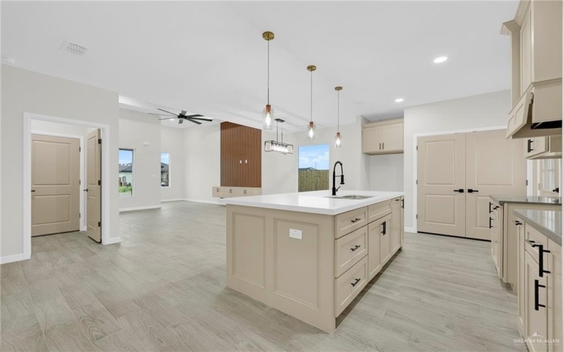 2709 E Comal Road, Edinburg, TX 78542, 3 Bedrooms Bedrooms, ,2 BathroomsBathrooms,Residential,For Sale,2709 E Comal Road,475676