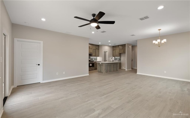 8329 N 35th Street, McAllen, TX 78504, 3 Habitaciones Habitaciones , ,2 BañosBaños,Residential,En Venta,8329 N 35th Street,475681