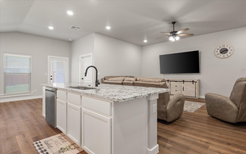 1616 144th Street, Lubbock, TX 79423, 3 Habitaciones Habitaciones , ,2 BañosBaños,Residential,En Venta,1616 144th Street,202557685