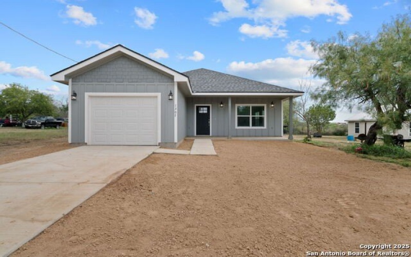 1307 Willow Lane St, Jourdanton, TX 78026, 3 Bedrooms Bedrooms, ,2 BathroomsBathrooms,Residential,For Sale,1307 Willow Lane St,0,1832015