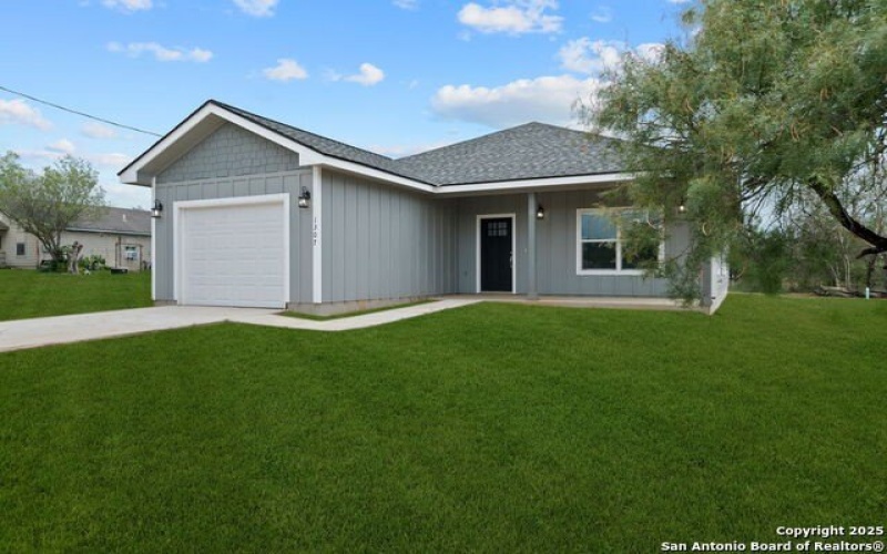 1307 Willow Lane St, Jourdanton, TX 78026, 3 Bedrooms Bedrooms, ,2 BathroomsBathrooms,Residential,For Sale,1307 Willow Lane St,0,1832015