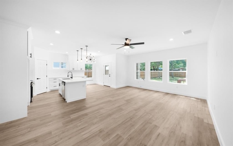 1722 Marfa Avenue, Dallas, TX 75216, 3 Habitaciones Habitaciones , ,2 BañosBaños,Residential,En Venta,1722 Marfa Avenue,20950815