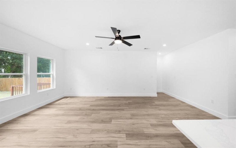 1722 Marfa Avenue, Dallas, TX 75216, 3 Habitaciones Habitaciones , ,2 BañosBaños,Residential,En Venta,1722 Marfa Avenue,20950815